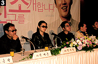 좌측부터 곽재용감독, 전지현, 장혁, 빌 콩 대표