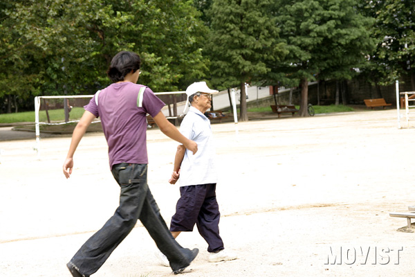 현장인 '보라매 공원'을 찾은 노인분들의 기습(?)으로 항시 출동 대기를 해야했던 스텝들.