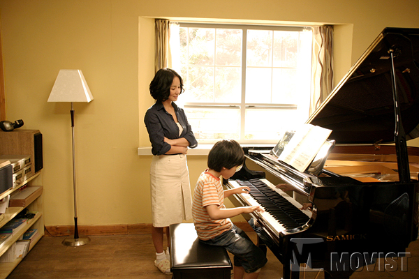 피아노와 음악으로 소통하는 선생님과 소년이 함께한... 여기는, 영화 '호로비츠를 위하여'의 촬영 현장이다.