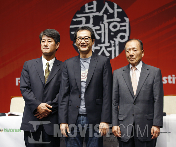  (좌로부터)이용관 집행위원장, 장진 감독, 김동호 집행위원장