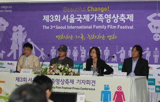  (좌측부터) 배용국 집행위원장, 강형철 감독, 김은희 프로그래머, 김광일 이벤트 총장