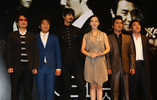 (왼쪽부터)윤재구 감독, 김인권, 차승원, 송윤아, 류승룡, 박원상