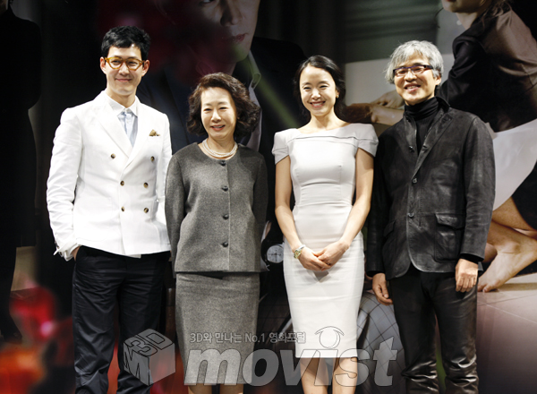  (왼쪽부터)이정재, 윤여정, 전도연, 임상수 감독